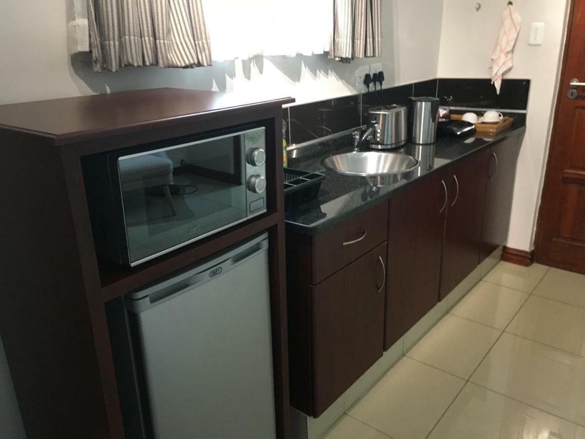The Meritus Guest House Westville Екстериор снимка